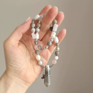 Naszyjnik unikat choker krzemień pasiasty, kwarc różowy, jadeit, perły i hematyt