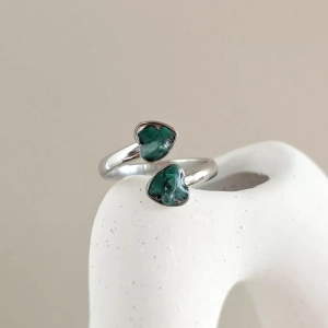 Pierścionek klasyczny serca malachit w żywicy Sparkles malachite