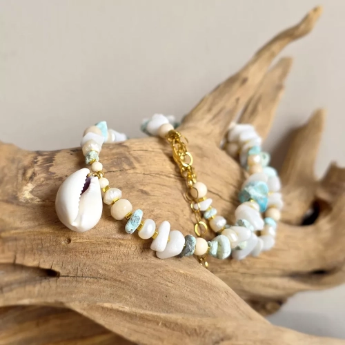 Naszyjnik unikat choker z hemimorfitem, kamieniem rzecznym, perłą, białym jadeitem i hematytem z zawieszką muszelką kauri – ręcznie tworzona biżuteria od magneska.mom