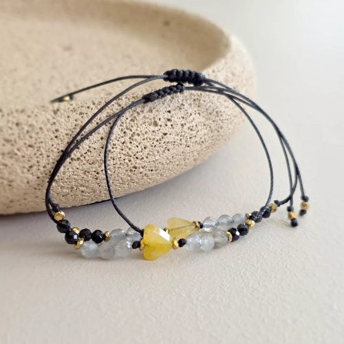 Bransoletka z kwarcem lemon w kształcie serduszka, labradorytem, czarnym turmalinem i hematytem na czarnym sznurku, ręcznie tworzona biżuteria z kamieni naturalnych w sklepie magneska.mom