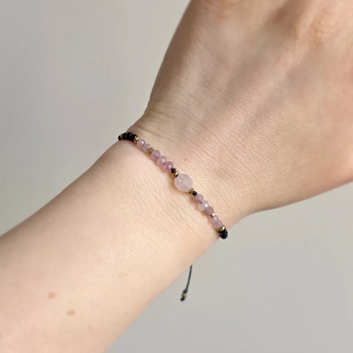 Bransoletka z kwarcem różowym, czarnym turmalinem i hematytem na czarnym sznurku – ręcznie tworzona biżuteria z kamieni naturalnych magneska.mom