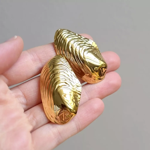 Eleganckie kolczyki muszle, duże kolczyki na lato. Złota stal chirurgiczna. Magneska biżuteria