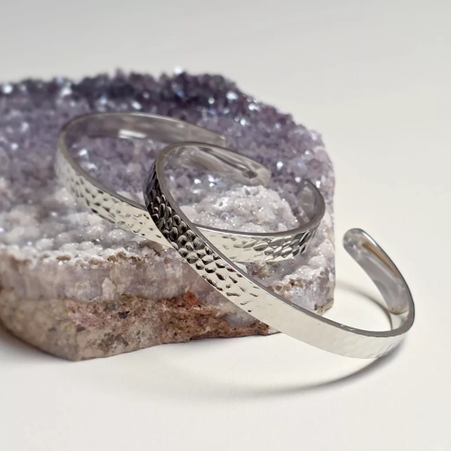 Bransoletka stal chirurgiczna młotkowana bangle. magneska.mom biżuteria dla Ciebie