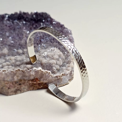Bransoletka stal chirurgiczna młotkowana bangle. magneska.mom biżuteria dla Ciebie