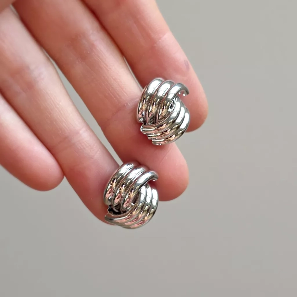KST848 webp Kolczyki miękki supeł  srebrne  mosiądz rodowany Magneska.webp