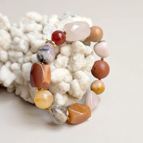 Bohemian bransoletka unikat z karneolem, jaspisem czerwonym, kalcytem pomarańczowym, awenturynem pomarańczowym, kwarcem różowym, opalem różowym i hematytem, ręcznie tworzona biżuteria z kamieni naturalnych magneska.mom