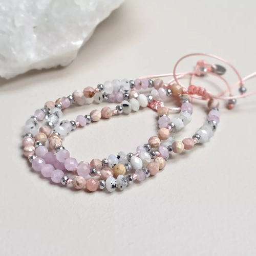 Bransoletka Fullness of Feminine Grace z kunzytem, rodochrozytem, kamieniem księżycowym i hematytem na różowym sznurku – ręcznie tworzona biżuteria z kamieni naturalnych od magneska.mom