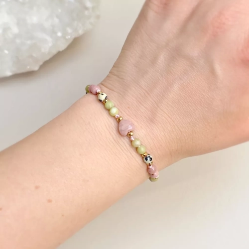 Bransoletka Fullness of Cheerfulness na różowym sznurku z rodonitem, jadeitem zielonym, jaspisem dalmatyńskim i hematytem – ręcznie tworzona biżuteria z kamieni naturalnych magneska.mom