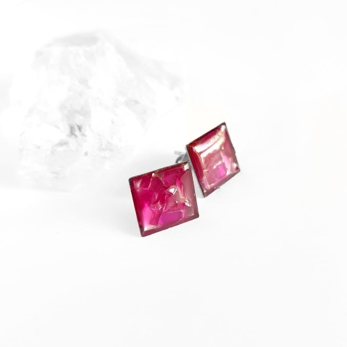 Kolczyki sztyfty kwadraty różowy turmalin w żywicy stal chirurgiczna Sparkles fuchsia