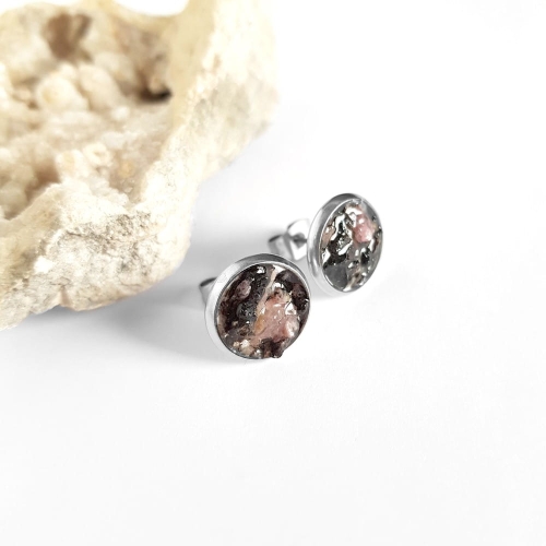 Kolczyki sztyfty rodonit w żywicy stal chirurgiczna Sparkles rhodonite